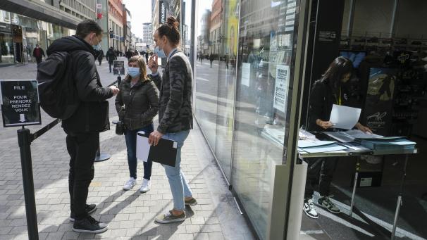 <p>Ein Schnappschuss aus Brüssel: Seit dem 27. März dürfen hierzulade Geschäfte nur noch Kunden auf Termin empfangen.</p>