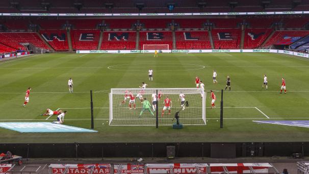 <p>Das Wembley-Stadion fasst 90.000 Zuschauer un ist nach dem Camp Nou in Barcelona das zweitgrößte Fußballstadion Europas.</p>