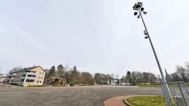 <p>Kameraüberwachung auf dem Koul-Gelände in Kelmis. Künftig sollen noch deutlich mehr öffentliche Plätze und Verkehrsknotenpunkte im Norden der DG aus der Ferne beleuchtet werden.</p>