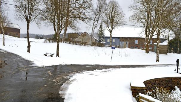 <p>In Hepscheid soll ein neues Dorfzentrum mit Sitzgelegenheiten, Parkplätzen und Anpflanzungen entstehen. Fotos: Allan Bastin</p>