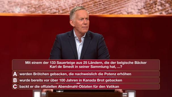 <p>Johannes B. Kerner stellte den Kandidaten die Frage über die Sauerteigbibliothek.</p>