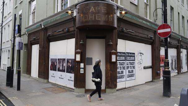 <p>Obwohl die Corona-Zahlen deutlich gesunken sind, gelten in England härtere Regeln als in Teilen Belgiens.</p>