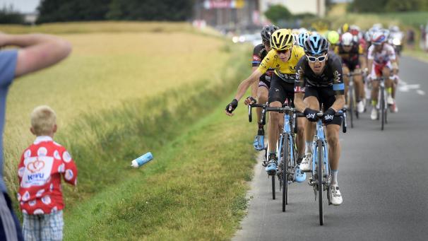 <p>Die Trinkflaschen der Profis, hier bei der Tour de France 2015, sind bei den Zuschauern beliebt.</p>