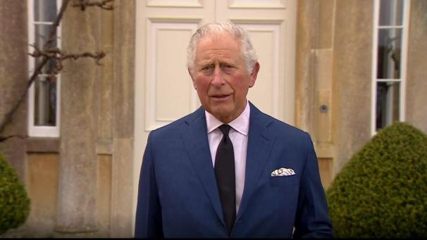 <p>Dieses von der BBC zur Verfügung gestellte Standbild aus einem Video zeigt Prinz Charles, der zu den Medien spricht und seinem Vater Tribut zollt.</p>