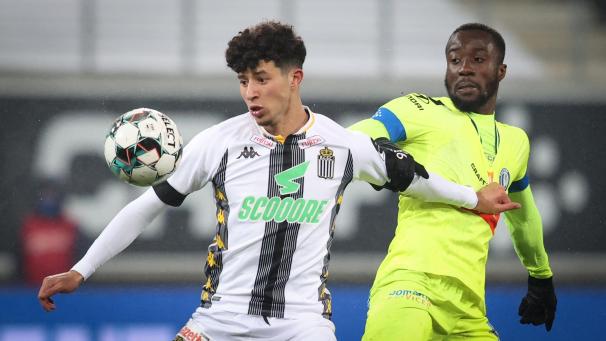 <p>Charleroi ging gegen Gent unter.</p>