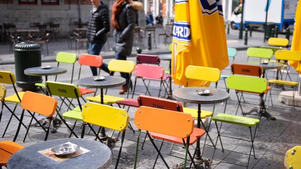 <p>Restaurant- und Café-Betreiber hoffen, dass sie ab dem 1. Mai wieder Gäste in den Lokalen und auf den Terrassen begrüßen dürfen. Auch der Verband der belgischen Bierbrauer macht sich jetzt dafür stark.</p>