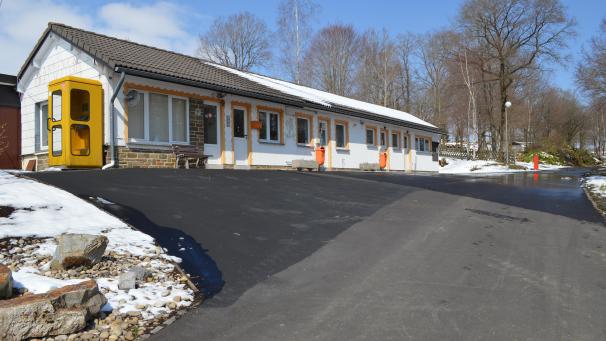 <p>Die Infrastruktur am Campingplatz Edelweiß in Büllingen ist in die Jahre gekommen. Die Eigentümerfamilie hat sich für eine Schließung entschlossen, um dem Hotel die Priorität zu schenken.</p>