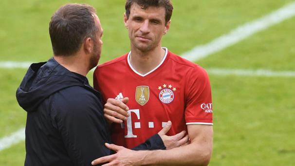 <p>Bayern-Trainer Hansi Flick mit Thomas Müller</p>