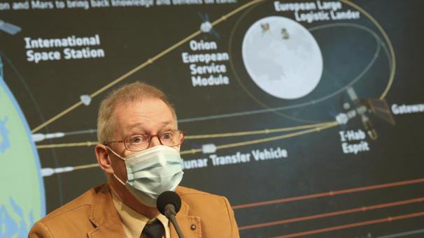 <p>Der ehemalige Astronaut Frank De Winne erklärte die Hintergründe des ESA-Rekrutierungsprogramms und blickte auf künftige Projekte der europäischen Raumfahrtagentur.</p>