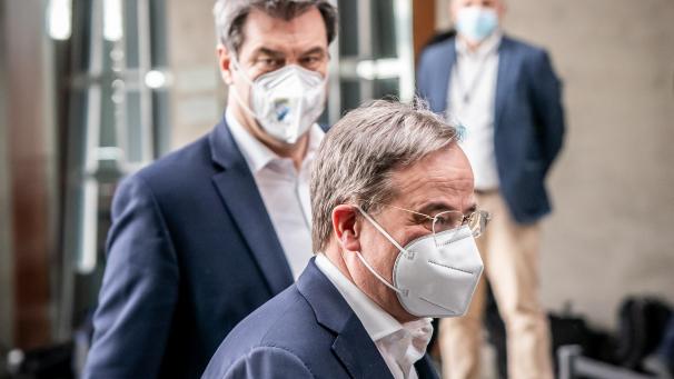 <p>Ist er zu stark, bist du zu schwach: Söder (l.) sitzt Laschet im Nacken, angetrieben durch den eigenen Ehrgeiz und die weitaus besseren Umfragewerte. Doch die spielen nur eine untergeordnete Rolle.</p>