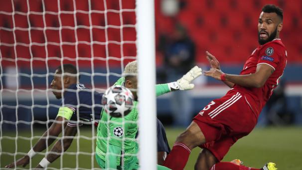 <p>Eric Maxim Choupo-Moting (r) erzielt das Tor zum 0:1 für die Bayern.</p>