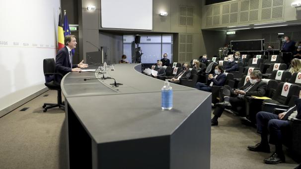 <p>Premier De Croo, der die Bevölkerung zu einer letzten Kraftanstrengung aufruft, kein Ende in Sicht und immer noch keine Strategie: das Ritual des Konzertierungsausschusses.</p>
