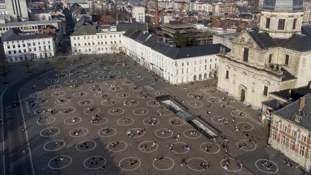<p>Auf dem Genter Sint Pietersplein sind die Kontaktblasen bereits aufgezeichnet.</p>