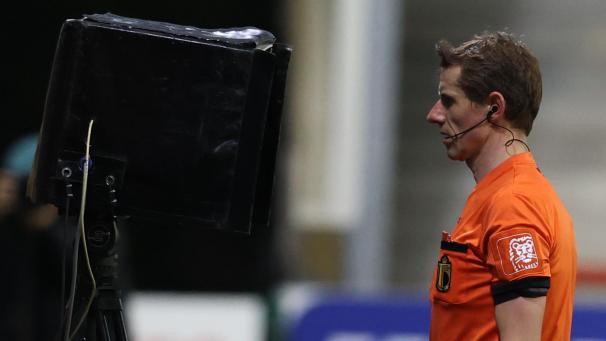 <p>Foulspiele und die damit einhergehenden Diskussionen und Video-Überprüfungen sind der zweithäufigste Grund für Spielunterbrechungen.</p>