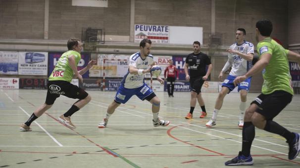 <p>Für Bartosz Kedziora (Zweiter von links, ganz links sein Bruder Damian) geht eine lange Pause zu Ende: Am 26. November 2019 absolvierte der Rückraumspieler des HC Visé sein letztes Pflichtspiel.</p>