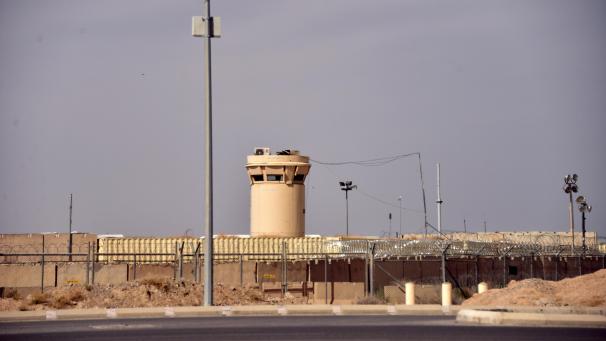 <p>Blick auf die Militärbasis der NATO-geführten Koalitionstruppen Kandahar Air Field im Bezirk Daman in der Provinz Kandahar. Der Krieg in Afghanistan ist der längste, in den die USA je verstrickt waren. US-Präsident Biden hat versprochen, die Truppen abzuziehen, und nun macht er ernst. NATO-Partner wie Belgien „müssen“ notgedrungen mitziehen.</p>
