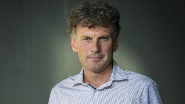 <p>Peter Vandenbempt ist mittlerweile eine Ikone des belgischen Sportjournalismus. Als solcher hat er eine dezidierte Meinung über das Fußballgeschehen in unserem Land.</p>