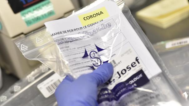 <p>Ein Corona-Test zur Laboruntersuchung im St.Vither Krankenhaus St. Josef.</p>