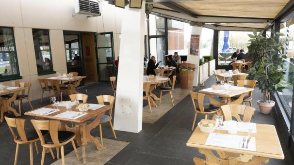 <p>Seit dem 7. April ist die Außengastronomie im Großherzogtum geöffnet, allerdings nur von 6 bis 18 Uhr. Die Gäste genießen es, auch wenn man von der Normalität noch weit entfernt ist.</p>