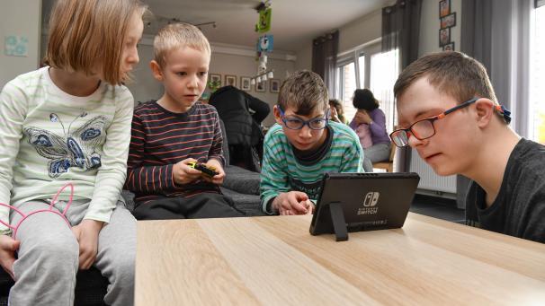 <p>So verschieden und doch so gleich: Paul (2. v. r.), Fynn (r.) und dessen Geschwister.</p>