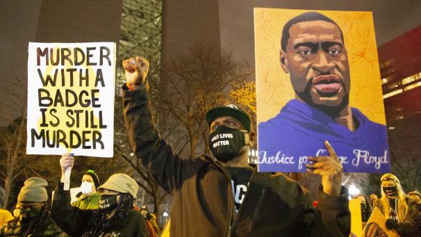 <p>Der Tod von George Floyd in den USA löste wochenlange Proteste gegen Rassismus und Polizeigewalt aus. Knapp elf Monate später steuert der Prozess gegen einen weißen Ex-Polizisten aufs Ende zu. Die Erwartungen an das Verfahren sind immens.</p>