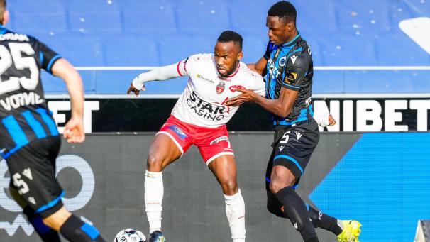 <p>Bei Fabrice Olinga kochten nach dem Abstieg die Emotionen hoch: „Es sind Leute nach Mouscron gekommen, die nicht mit dem Herzen bei der Sache waren.“</p>