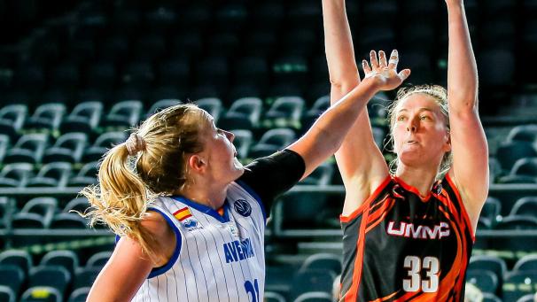 <p>Emma Meesseman (rechts) erweiterte ihre Trophäensammlung.</p>