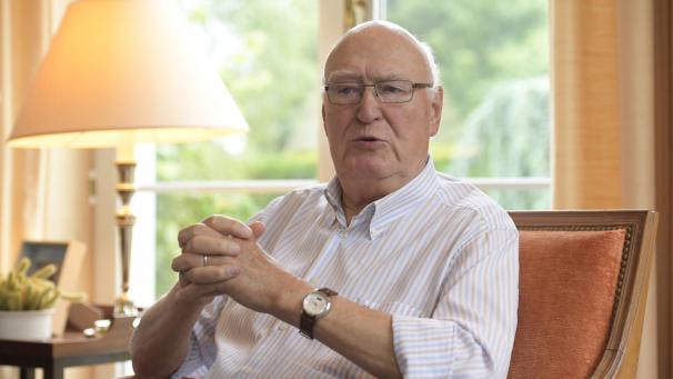 <p>Der Stadtrat hat die Erstellung eines Porträts von Fred Evers in Auftrag gegeben. Das Ölgemälde soll künftig im Rathaussaal aufgehangen werden.</p>