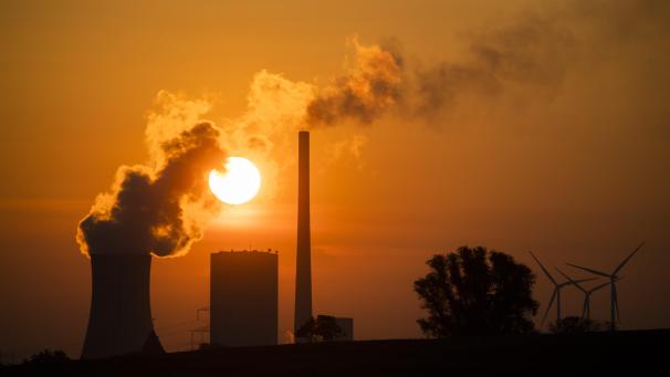 <p>Unterhändler der EU-Staaten und des Europaparlaments haben sich endgültig auf eine Verschärfung des Klimaziels für 2030 geeinigt.</p>