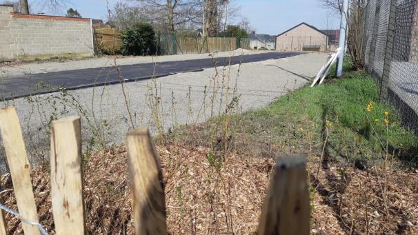 <p>Auf dem Parkplatz wurden unter anderem eine Beleuchtung geschaffen sowie die Zufahrt und die Stellplatzbereiche ausgebessert.</p>