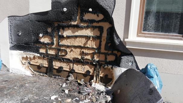 <p>Mülltonnen wurden an der Redaktion vom Trierischen Volksfreund in Brand gesteckt.</p>