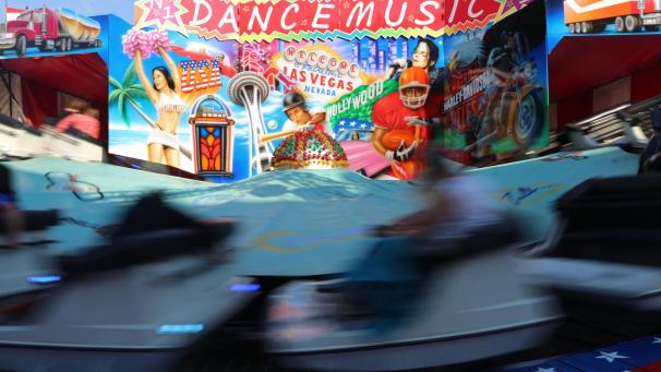 <p>Ein Fahrgeschäft auf der Oberstädter Kirmes</p>