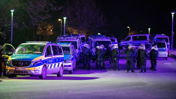<p>Nach der Ankunft am Stadion wurden die Schalker Spieler und Verantwortlichen bedroht und verfolgt.</p>