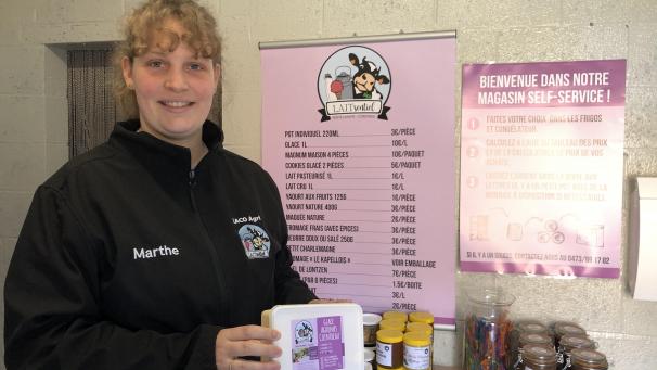 <p>Marthe Corstjens hält den Verkaufsschlager in den Händen: selbstgemachtes Eis.</p>