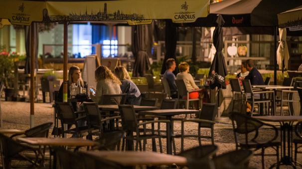 <p>Ein Schnappschuss aus dem Juli 2020: Wenn die epidemiologische Lage im Land es zulässt, können am 8. Mai die Außenterrassen wieder geöffnet werden.</p>