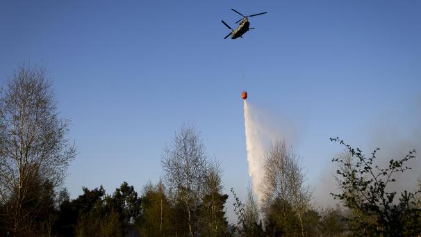 <p>Der Brand war auch am Samstag noch nicht unter Kontrolle.</p>