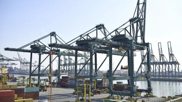 <p>Der Hafen von Antwerpen beobachtet, welche Folgen der Zwischenfall im Suezkanal haben wird und bereitet sich soweit wie möglich auf stark ausgelastete Terminals vor.</p>