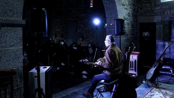 <p>Quentin Dujardin bei einem seiner „illegalen“ Konzerte.</p>