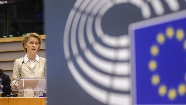 <p>Ursula von der Leyen, Präsidentin der Europäischen Kommission, spricht während einer Sondersitzung im Europäischen Parlament zur Coronakrise.</p>