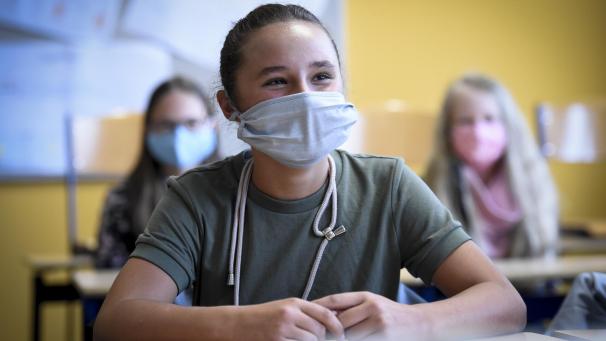 <p>Die Sekundarschüler müssen zur Juni-Prüfung antreten, und das in allen Fächern – zumindest diejenigen, die im 1. und 2. Jahr sind. Für die restlichen Jahrgänge gibt es abgespecktere Versionen.</p>