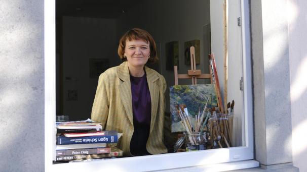 <p>Die Malerin Jana Rusch hat ihr neues Atelier am Rathausplatz eingerichtet.</p>