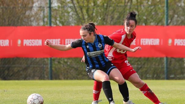 <p>Gegen Club Brügge feierte Loredana Humartus (rechts) ihr Debüt in der Frauenfußball-Elite. Eine Woche später spielte sie gegen Anderlecht.</p>