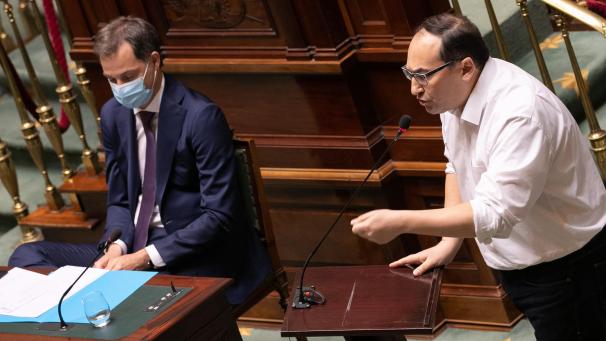 <p>Die schärfste Kritik aus der Mehrheit kam von PS-Fraktionschef Laaouej (r.). Premier De Croo (l.) hielt den Bach flach.</p>