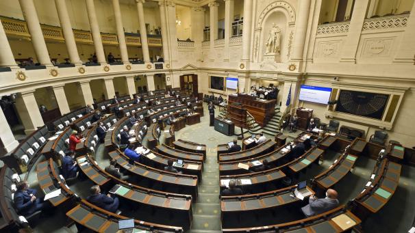 <p>inige Parlamentarier scheinen immer noch nicht begriffen zu haben, in welch misslicher Land das Land sich befindet.</p>