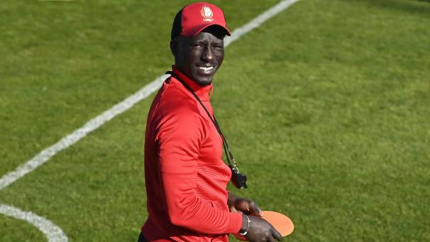 <p>Bleibt auf der Trainerbank von Standard Lüttich sitzen: Mbaye Leye.</p>