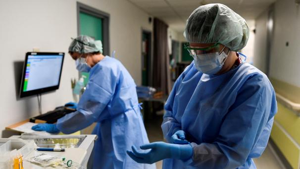 <p>Die Krankenhäuser im Land, wie hier das Spitalt in Etterbeek-Ixelles, sind im Zuge der Pandemie an ihre Grenzen gekommen.</p>