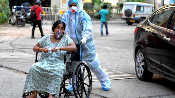 <p>Nirgendwo gibt es weltweit so viele Neuinfektionen mit dem Coronavirus wie in Indien. Die Krise verschärft sich von Tag zu Tag.</p>