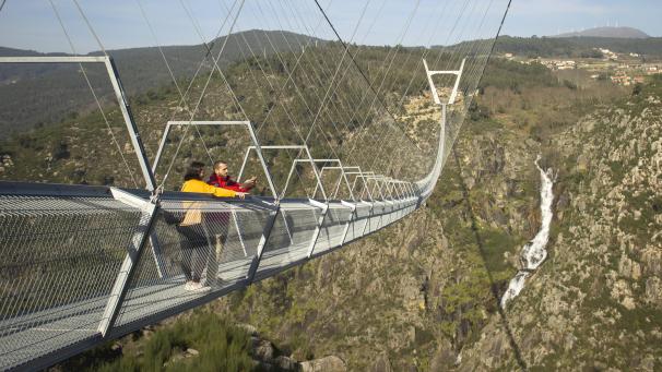 <p>Das 516 Meter lange Kunstwerk, das über der steilen Schlucht des Flusses Paivasoll thront, soll die längste Fussgänger-Hängebrücke der Welt sein.</p>