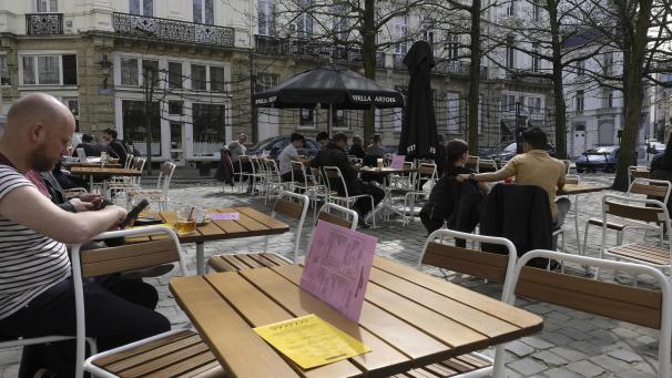 <p>Am 8. Mai dürfen in Belgien die Terrassen wieder öffnen. In Ostbelgien brauchen Horeca-Betreiber, die einen Wetterschutz anbringen möchten, dafür keine besondere Genehmigung.</p>