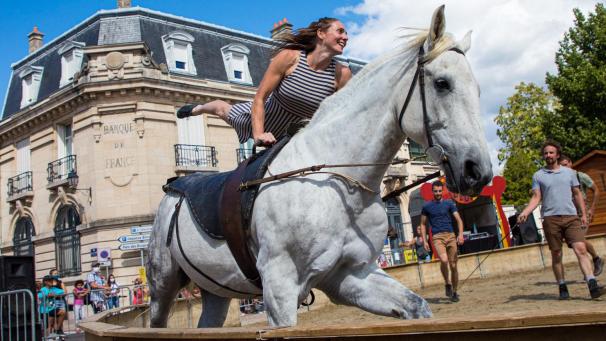 <p>Beeindruckende Reitsportakrobatik verspricht die Kompagnie Tempo d’Eole.</p>